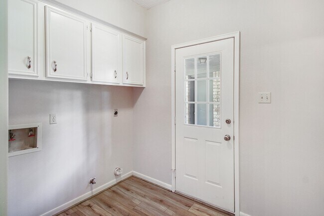 Building Photo - 5402 Summerfield Ln