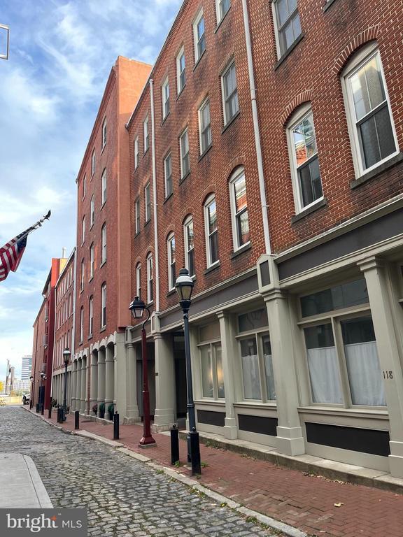 Building Photo - 102 Church St