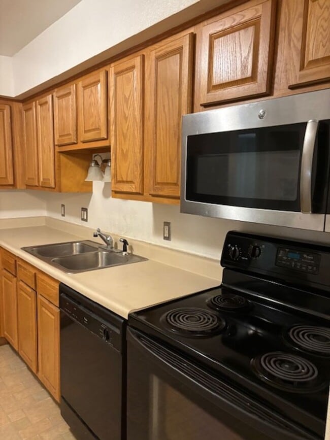Building Photo - 2 BEDROOM/2 BATH CONDO FOR LEASE IN NORTHV...