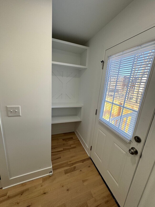 Building Photo - 2 Bedroom - Weiland Park