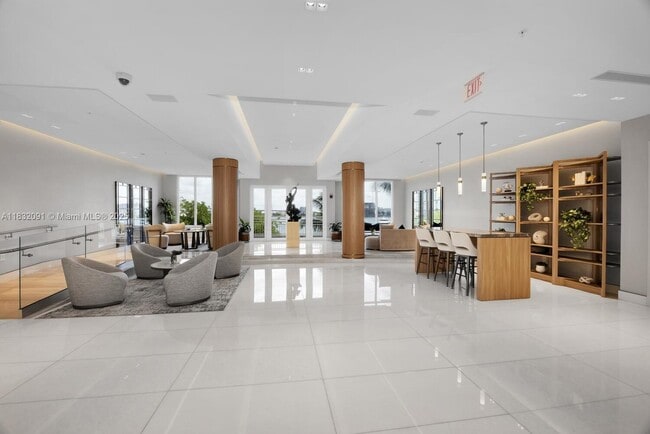Building Photo - 888 Brickell Key Dr