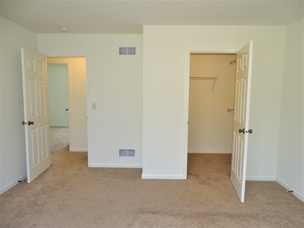 Building Photo - 247 Limestone Dr
