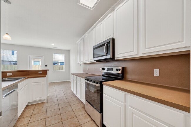 Building Photo - 16623 Newglen Ln