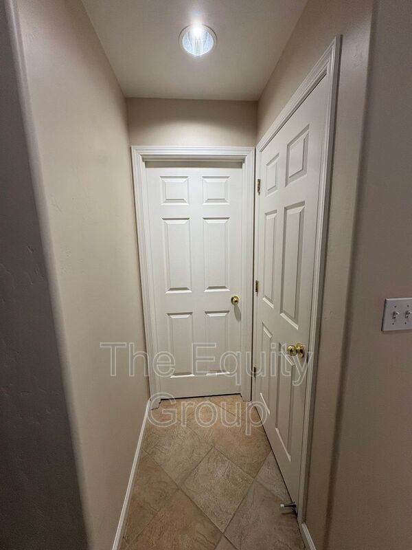 Building Photo - 4911 W Elkhorn Ave