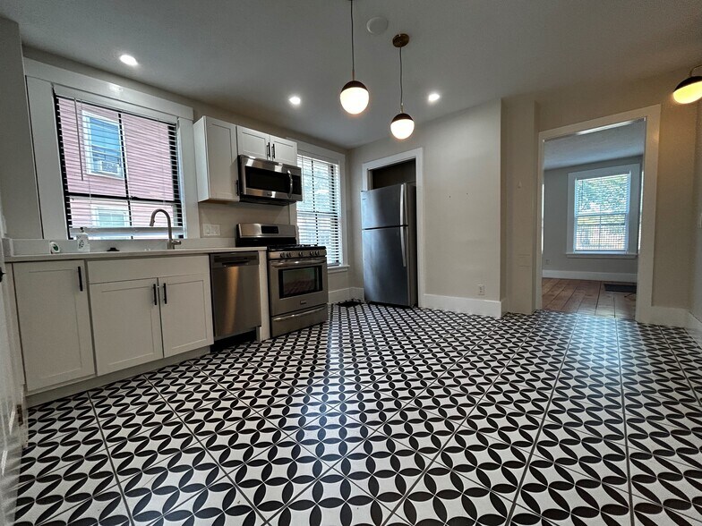 Building Photo - 55 Hale St