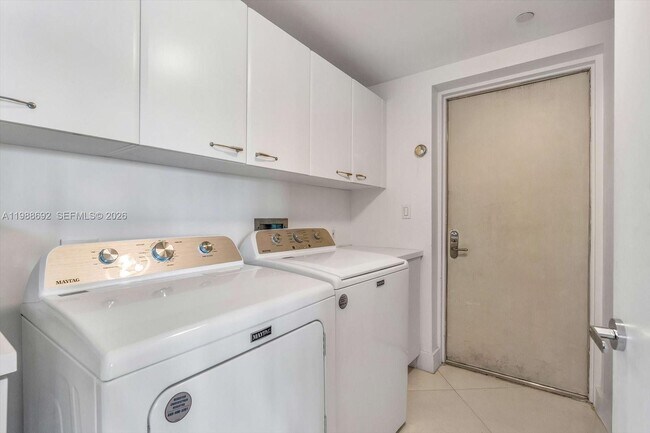 Building Photo - 19955 NE 38th Ct