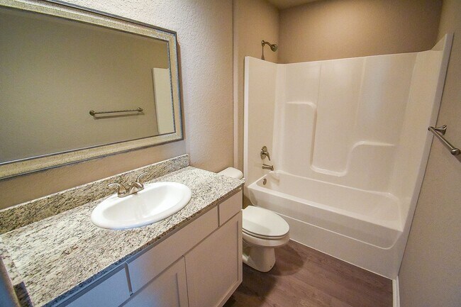 Building Photo - Nice 3 Bed/2 Bath Duplex in Prairie Grove