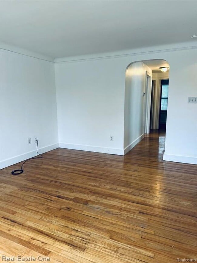 Building Photo - Upper Duplex