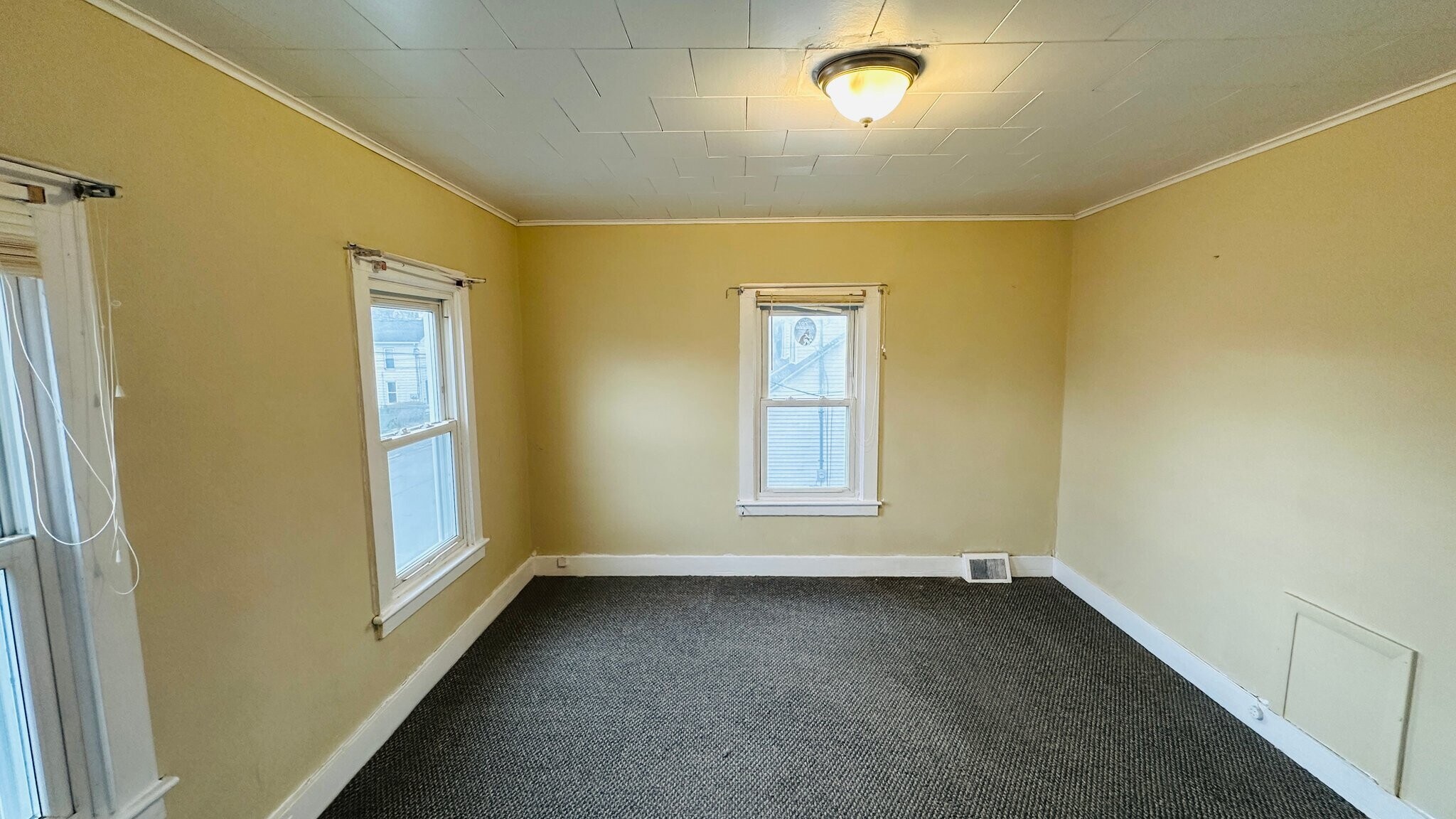 Building Photo - 612 Court St