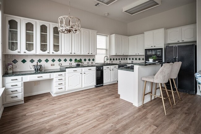 Building Photo - 7712 Lakecrest Cir