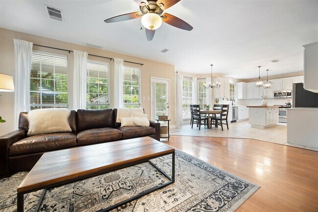 Building Photo - 1215 Boerne Dr