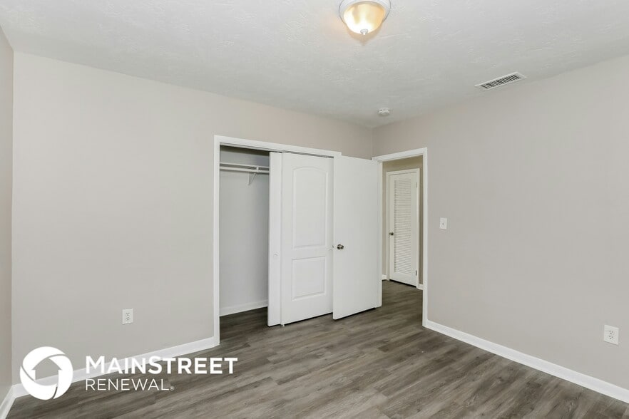 Building Photo - 381 NE 164th St