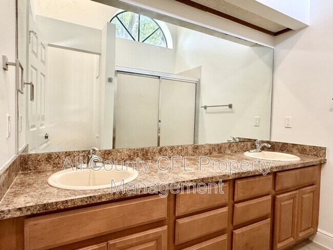 Building Photo - 553 Walnut Grove Pl