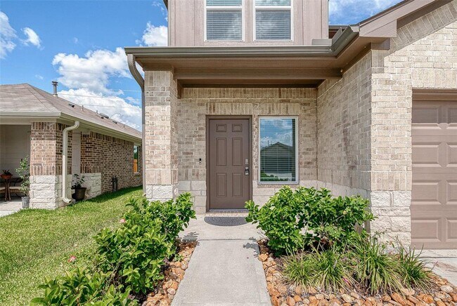 Building Photo - 24330 Elmwood Falls Dr