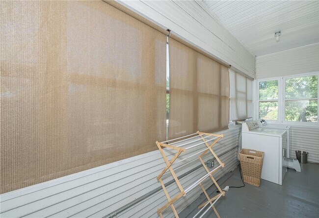 Building Photo - 206 S Sims Ave