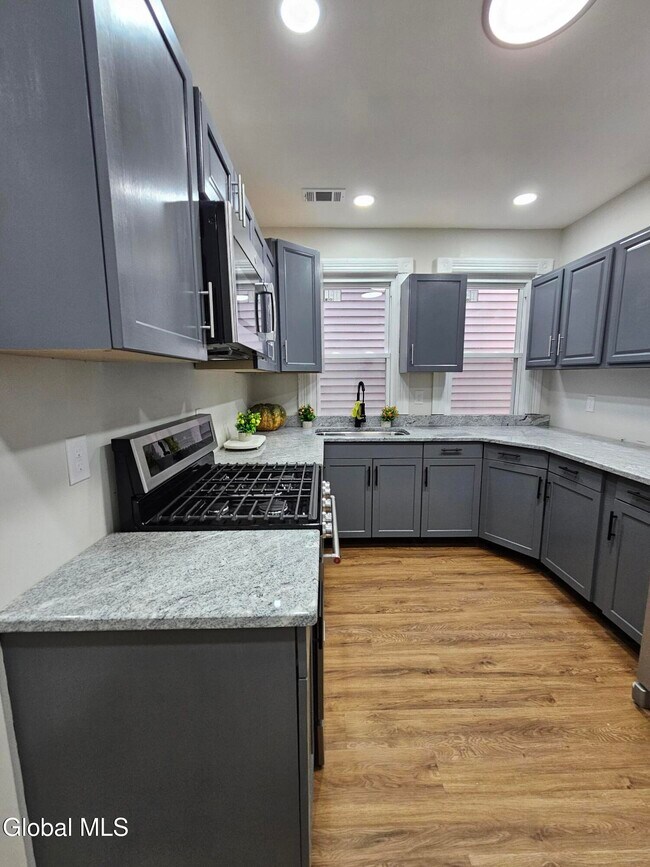 Building Photo - 91 Division St