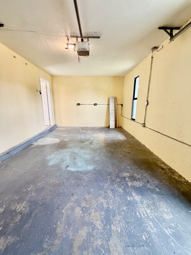 Building Photo - 760 94th Ave N