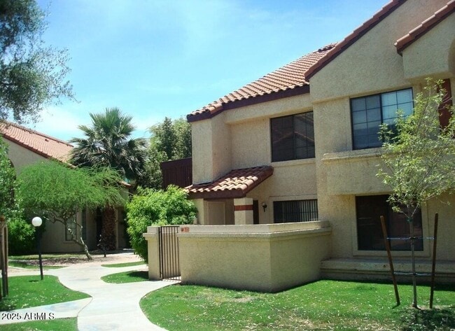 Primary Photo - 925 N College Ave