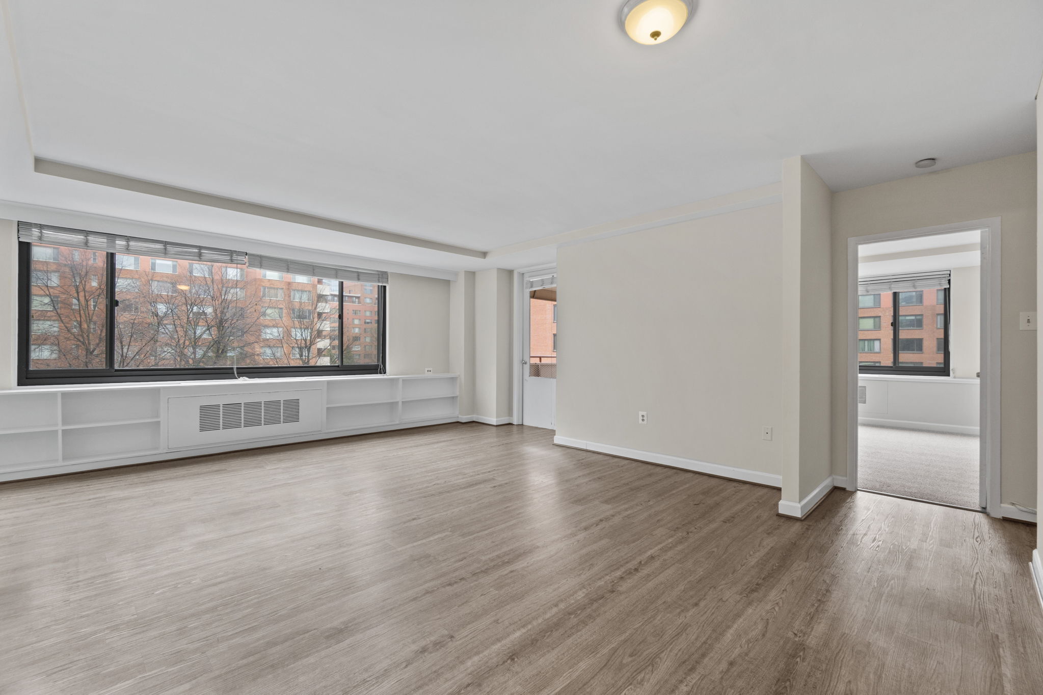 Main living area - 1011 Arlington Blvd