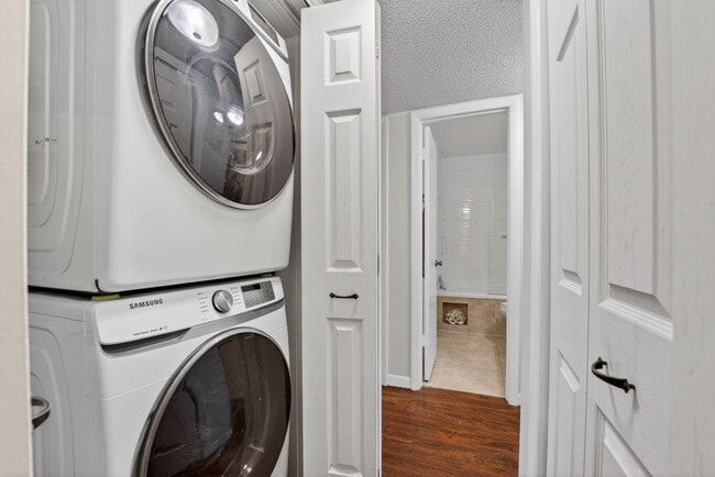 Building Photo - 3951 NE 17th Ave