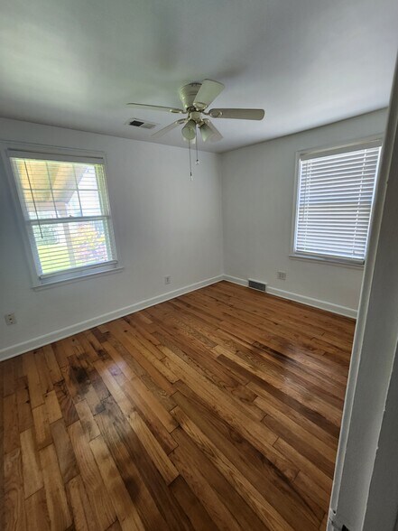 Building Photo - 505 E 28th Ave