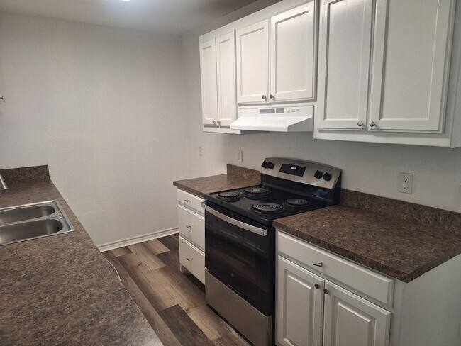 Building Photo - 2621 Lee Ave