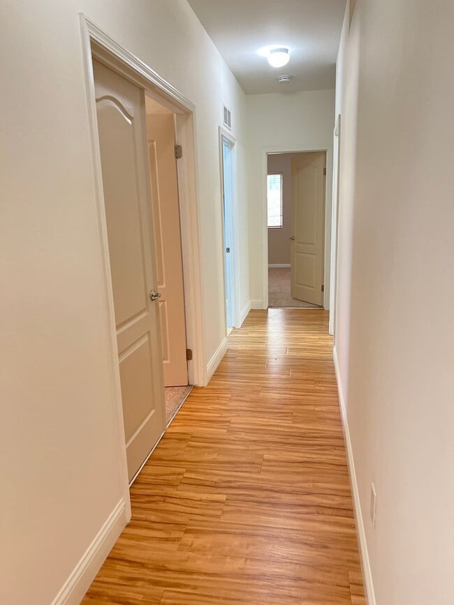 Building Photo - Northwest Bakersfield