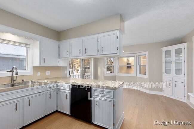 Building Photo - 7331 48th Ave