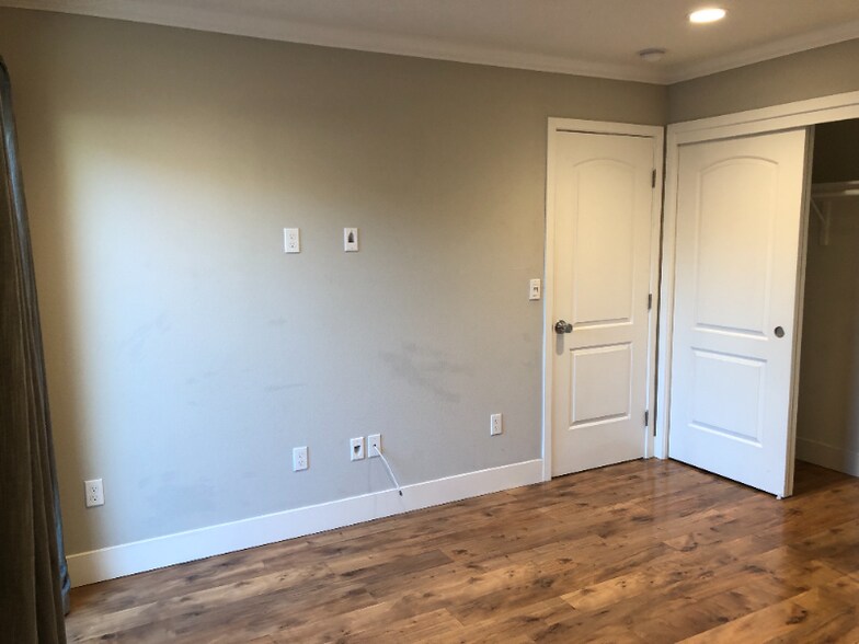 Building Photo - 218 Bradford Dr