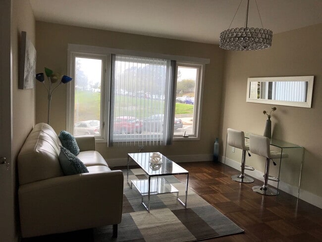 Building Photo - Large Private Bedroom in Sunset / Parkside near McCoppin Square and Taraval Corridor