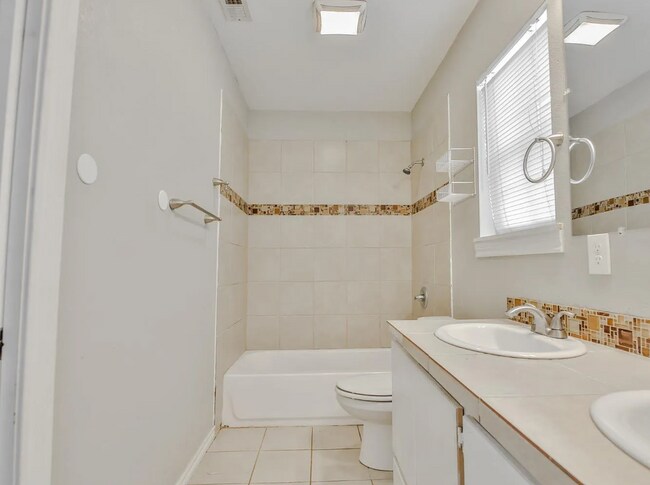 Building Photo - Cute 4 Bedroom close to Texas Tech