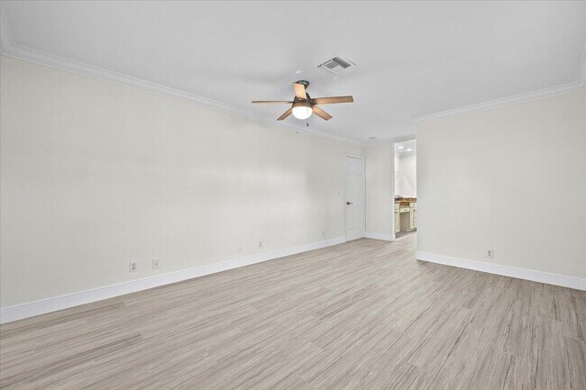 Building Photo - 12831 Shore Dr