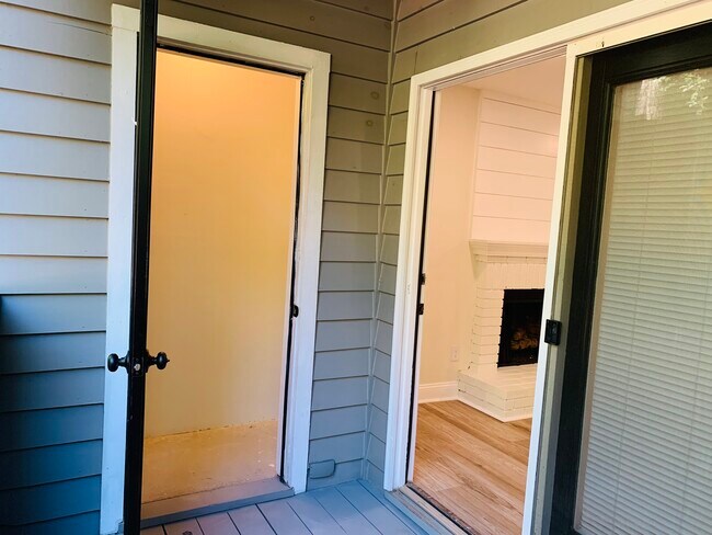 Building Photo - 524 Warm Springs Cir