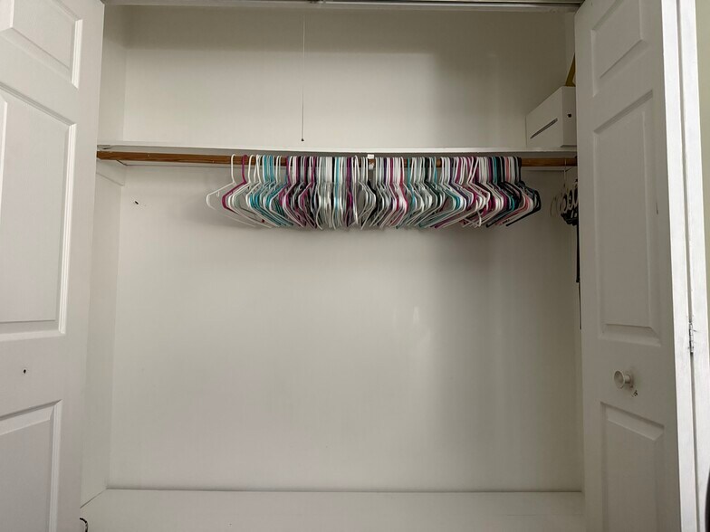 Building Photo - 685 E Fullerton Ave