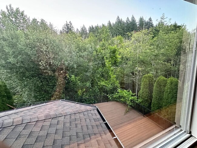 Building Photo - 5446 NW Bannister Dr