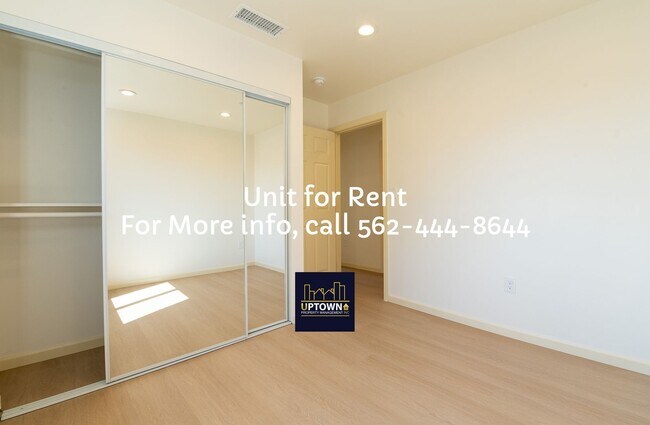 Building Photo - Townhome - 3 Bedrooms-2.5 Baths - Los Ange...