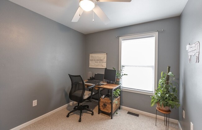Building Photo - 3bd/2ba home available in December