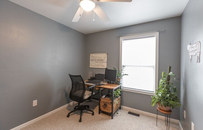 Building Photo - 3bd/2ba home available in November
