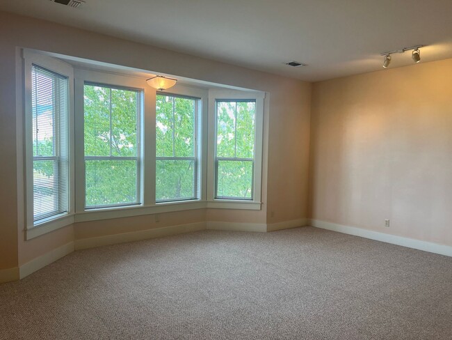 Building Photo - 545 A St