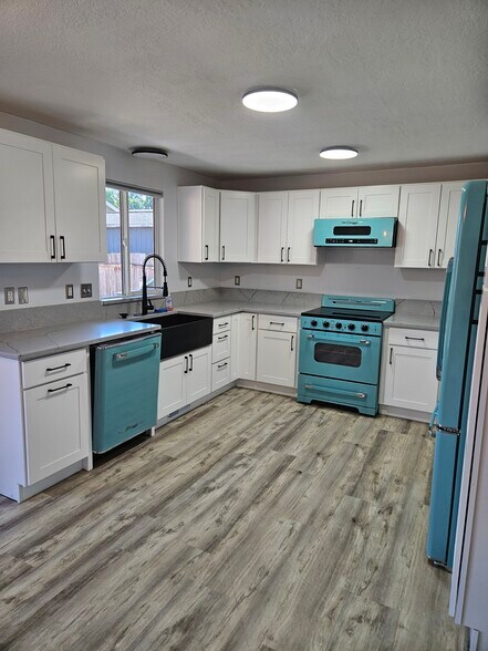 Building Photo - 5316 Holly Loop SE