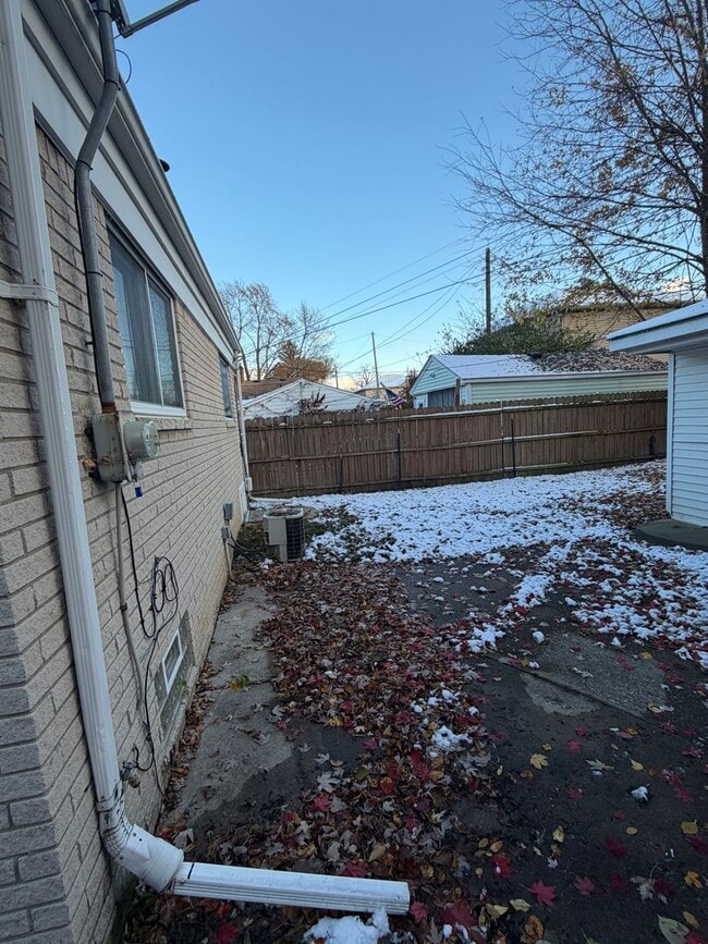 Building Photo - Charming Home in St. Clair Shores - PHOTOS COMING SOON