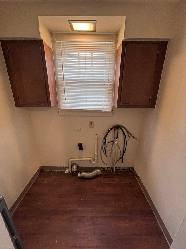 Building Photo - 363 N Maple Ave