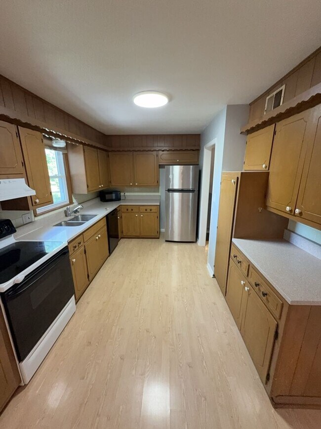 Building Photo - 3 BR/2BA | Newly Renovated Single Family Home | Car Covered Parking | Gated backyard