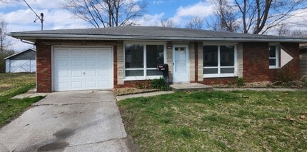 Building Photo - Three bedroom in Alton