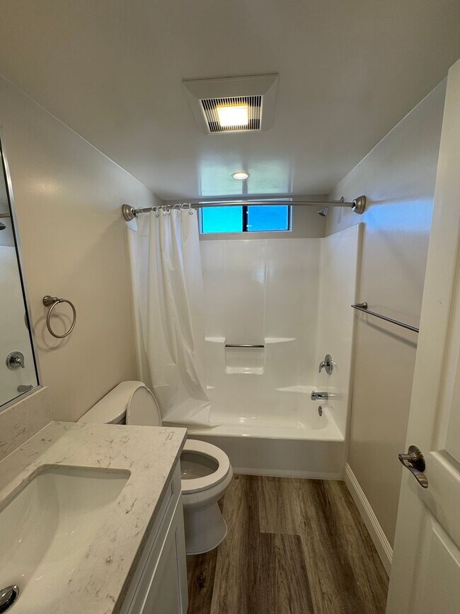 Building Photo - 922 Benito Ave