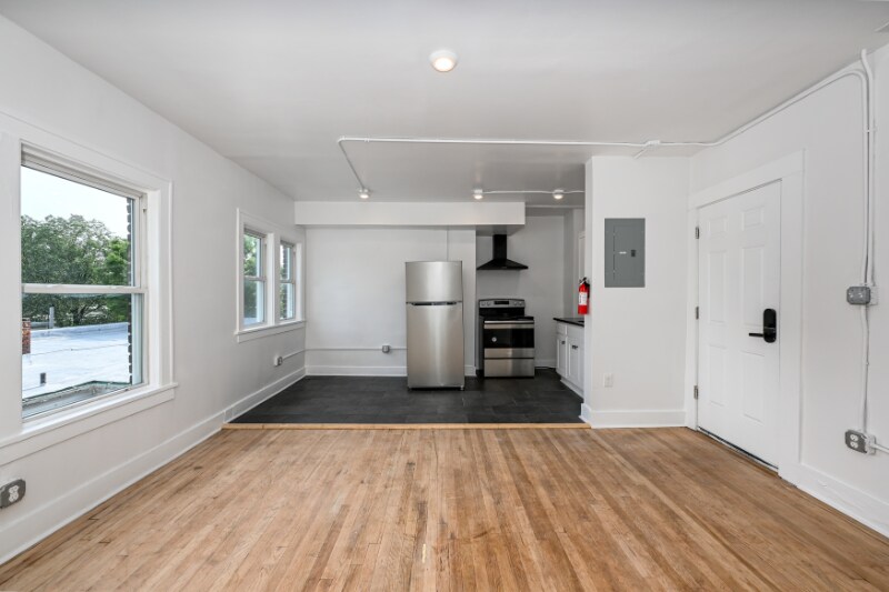 Primary Photo - 1384 W 83rd St