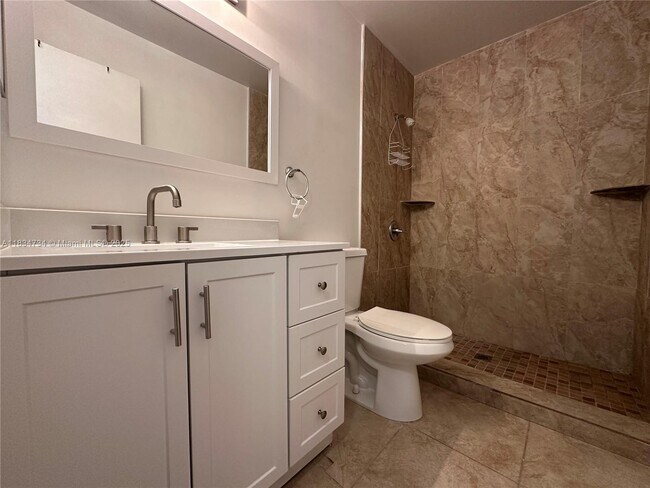 Building Photo - 1024 S Independence Dr