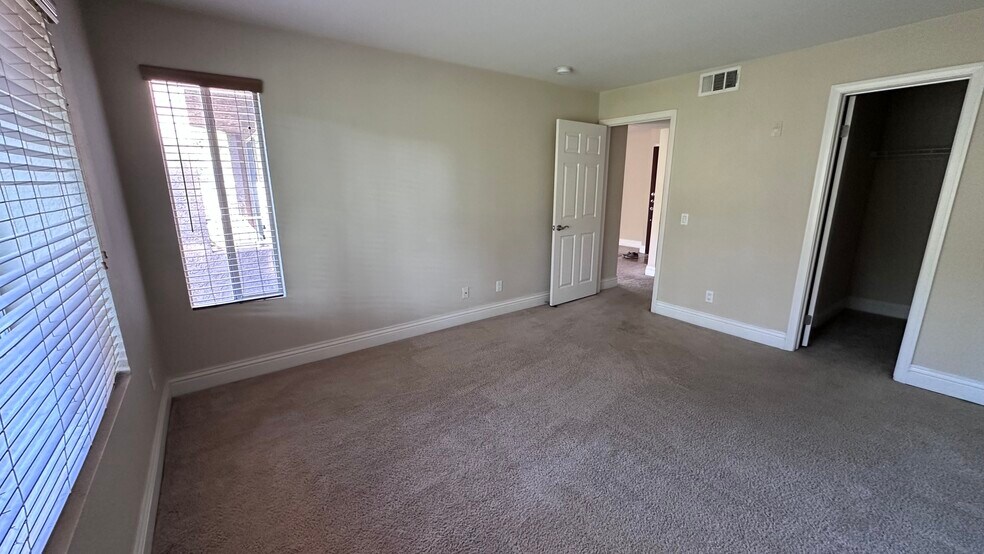 Building Photo - 2275 Del Mar Way