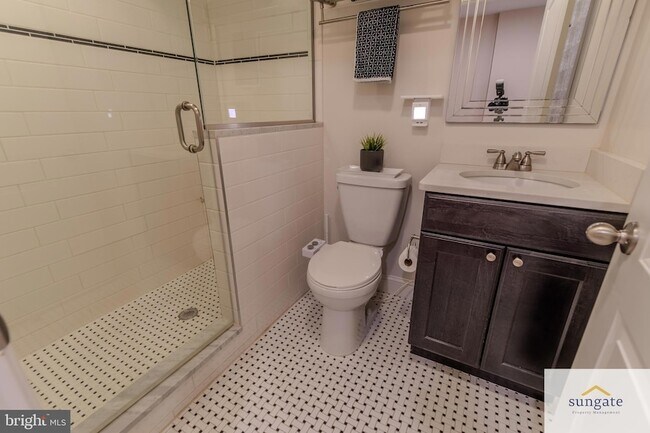 Building Photo - 417 S Ellwood Ave