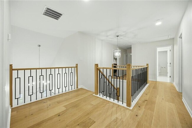 Building Photo - 1390 Tennis Ct Pl